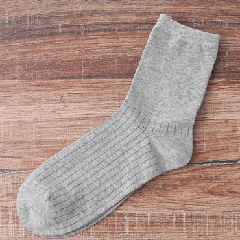 Nové jesenné a zimné pánske bavlnené ponožky Classic pure color vertikálne pruhy mužov ponožky