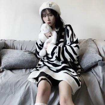 Jesenné a zimné kórejská verzia iny retro zebra vzor lenivý sveter ženy voľné strednej dĺžky žien top trend