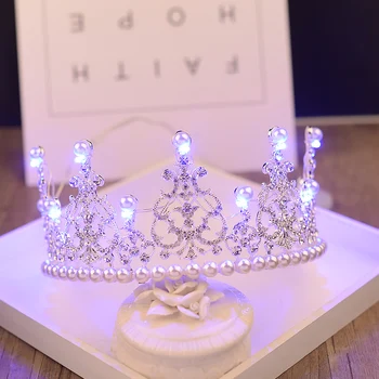 2018 Európskej Pearl Tiara Svetlo Drahokamu Royal Queen Koruny pre Ženy, Vlasové Ozdoby, Svadobné Svadobné Veľký LED Korún Birthdtay