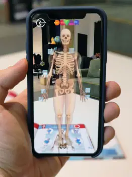 Súbor kníh v augmented reality: Fyzika + anatómie + priestor