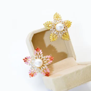 CINDY XIANG 3 Farby k Dispozícii Cubic Zirconia Hviezda Flower Brošňa Pre Ženy Elegantné Roztomilý Svieti Pin Brošňa Svadobné Šperky