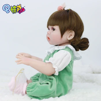 53 cm Roztomilý Zelené Šaty Reborn Baby Doll Môžete Piť Vodu Pee Plný Vinylový Materiál Je Mäkký Môže Otáčať O 360° Vianočný Darček k Narodeninám