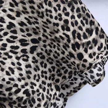 PSEEWE Za Top Ženy Vintage Leopard Saténová Blúzka Žena, Muchárik Tlačidlo Nahor Dlhý Rukáv Tričko Skryté Placket Patria Elegantné Blúzky,