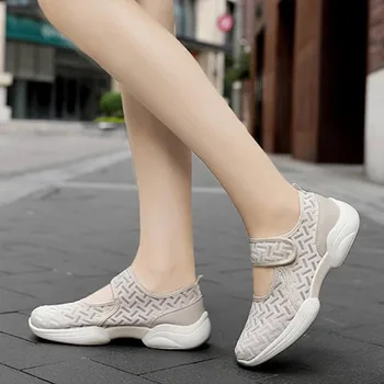 Nové tenisky plus veľkosť nové dámske topánky priedušný oka matka vychádzkové topánky ľahké športové členkové topánky vulkanizovanej topánky