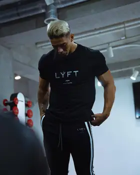 LYFT lete nové krátkym rukávom pánske bavlnené voľné kolo krku T-shirt atletika športové fitness krátke rukávy