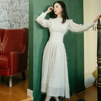 Nové dámske oblečenie maxi šaty Kórea štýl ryža, biele pierko strapec elegantné šaty Nové jeseň jar strany nosenie okolo krku