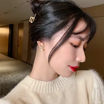 Elegantný Zlatý Motýľ Pearl Prívesok Náušnice Pre Ženu 2020 Nové Módne kórejský Šperky, Svadobné Party Girl Neobvyklé Náušnice