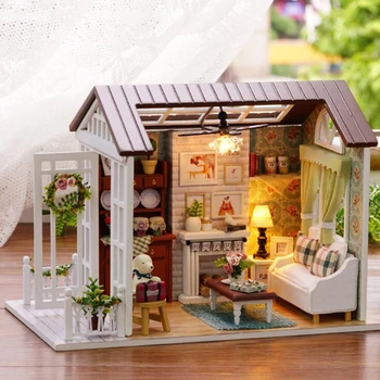 Ručne zmontované DIY Doll House Malé Drevené Bábiky Dom Hračka Nábytok miniatúrne izba box miniatúrny domček pre bábiky Hračky Darček k Narodeninám