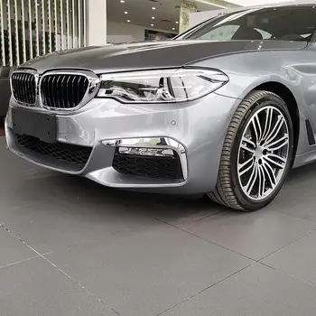 2 ks Lesklé Svetlé Strieborné ABS Plast Predné Hmlové Svietidlo Dekorácie Pásy Nálepky Výbava pre BMW 5 Series Športové 2018 Auto Príslušenstvo